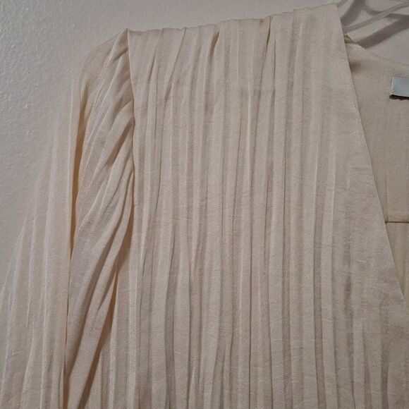 Vince PLEATED Long SLEEVE BLOUSE size SMALL womens Button Down Top Ivory - Picture 2 of 7